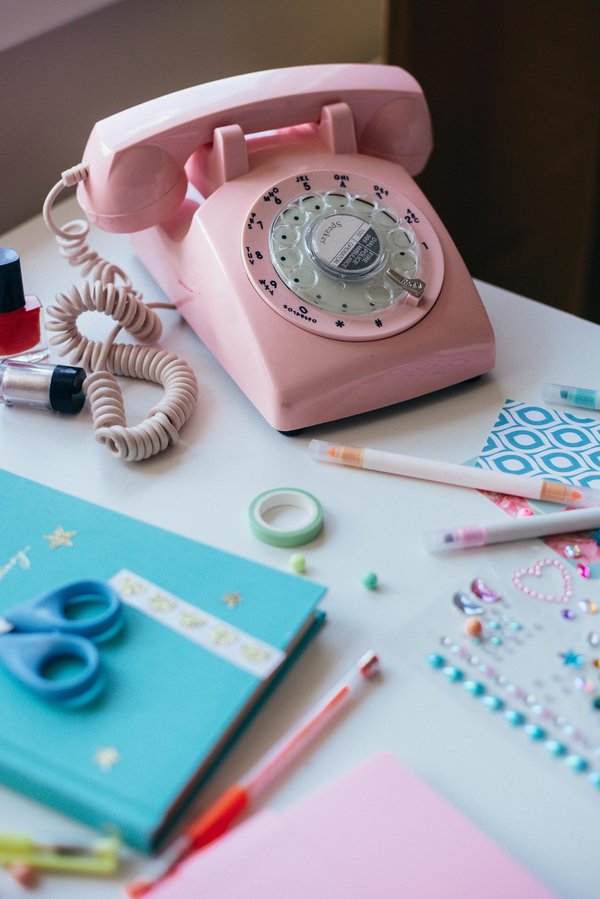 Entrez dans l'univers secret des appels du téléphone rose